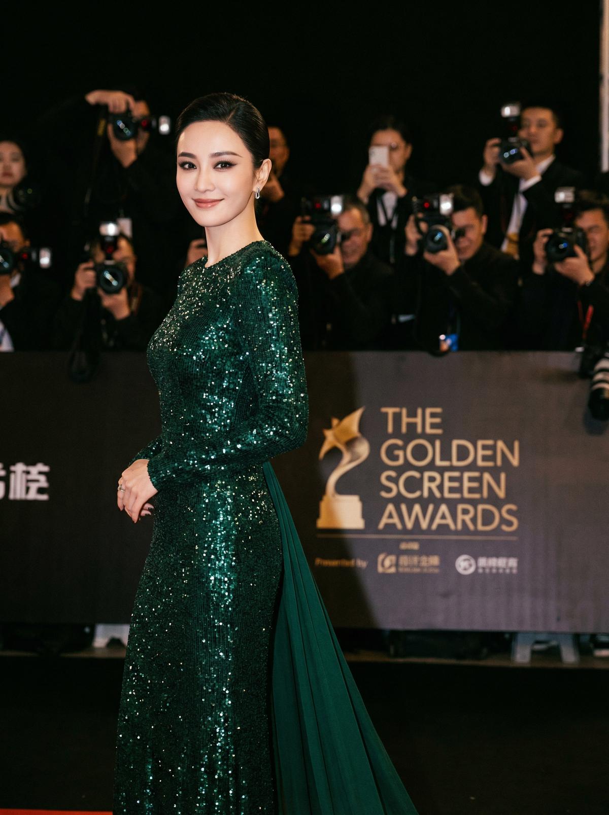 黄色仓库视频获奖作品-潮汐